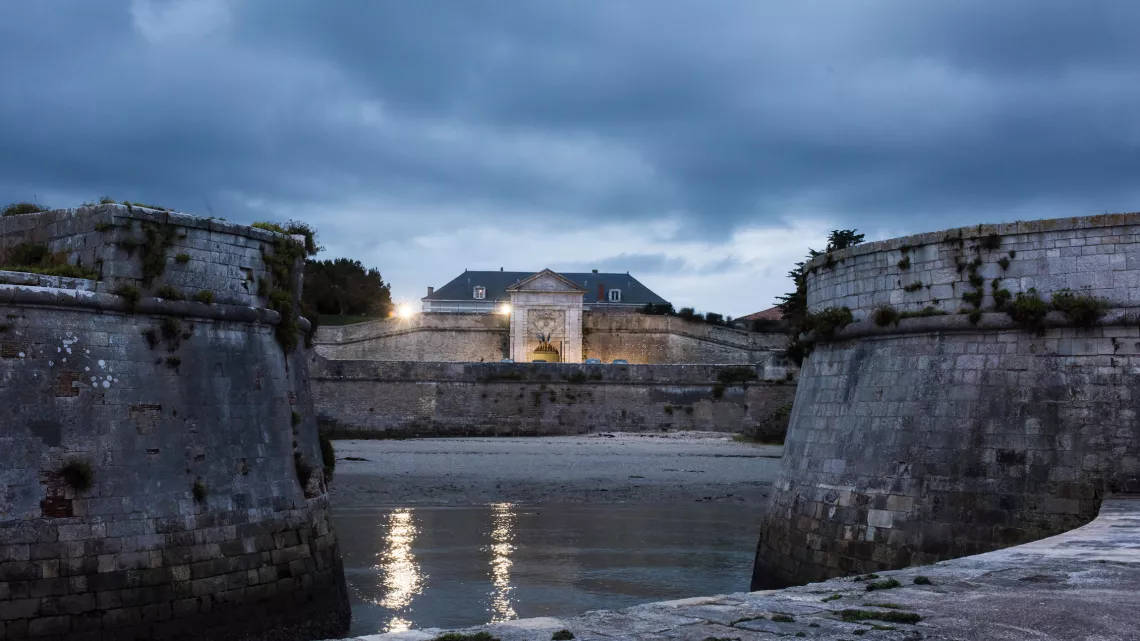 MEURTRES A L'ILE DE RE