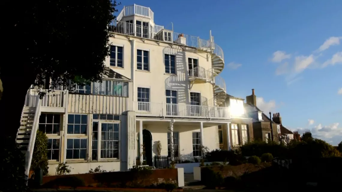 MAISON HUGO