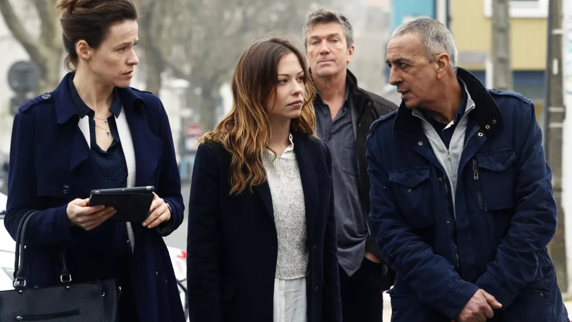 MEURTRES A LA ROCHELLE TELEFILM DE ÉTIENNE DHAENE AVEC DOUNIA COESENS, PHILIPPE CAROIT… # REUNION 1ERE