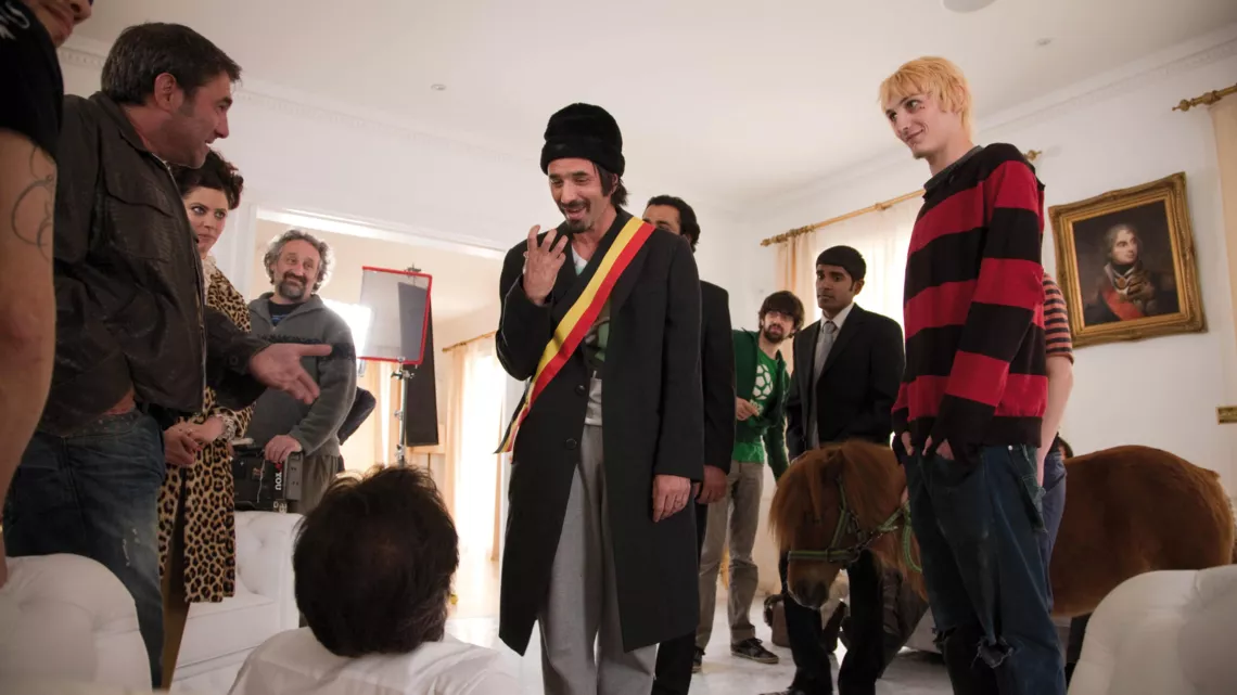 CHEZ GINO FILM DE SAMUEL BENCHETRIT AVEC JOSE GARCIA, ANNA MOUGLALIS… #REUNION 1ERE
