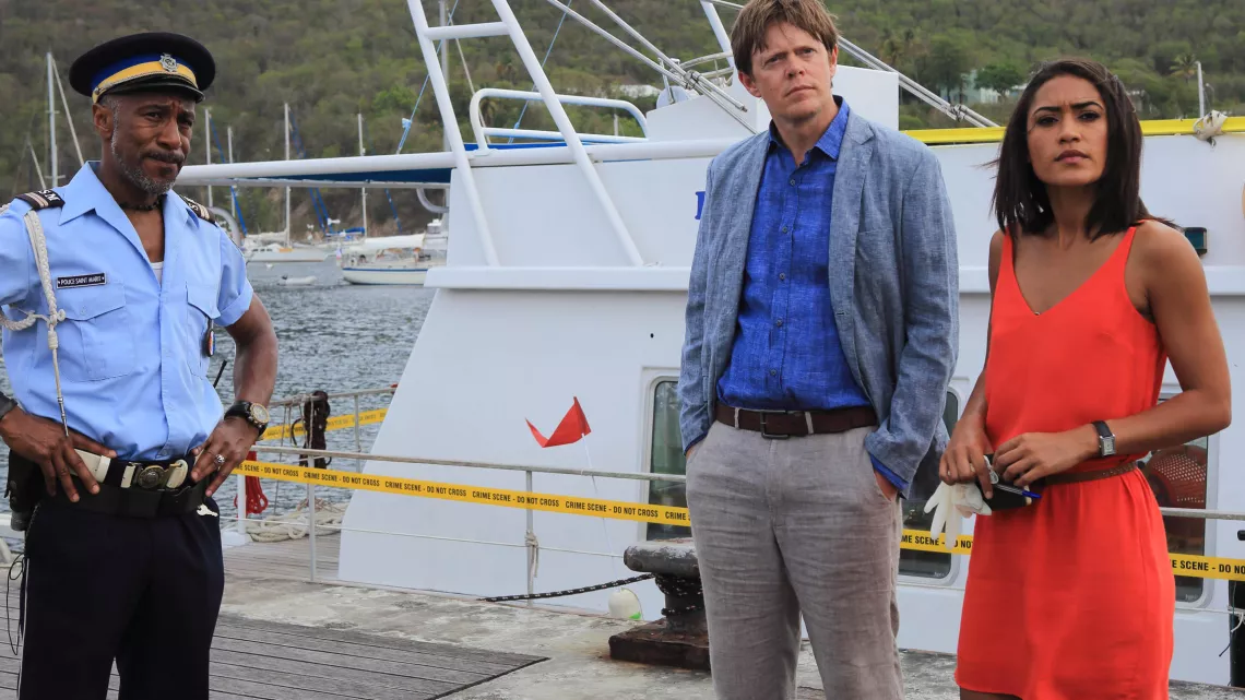 MEURTRES AU PARADIS S5 DE ROGER THOROGOOD AVEC KRIS MARSHALL, JOSEPHINE JOBERT… #REUNION 1ERE