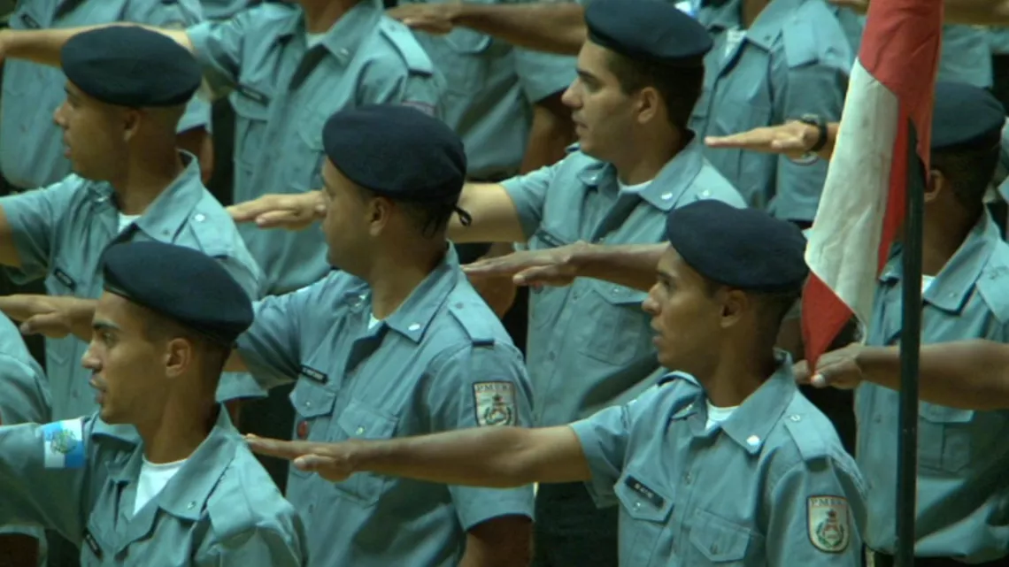 PLANETE INVESTIGATION-POLICE ET FAVELAS FACE A FACE #REUNION 1ERE