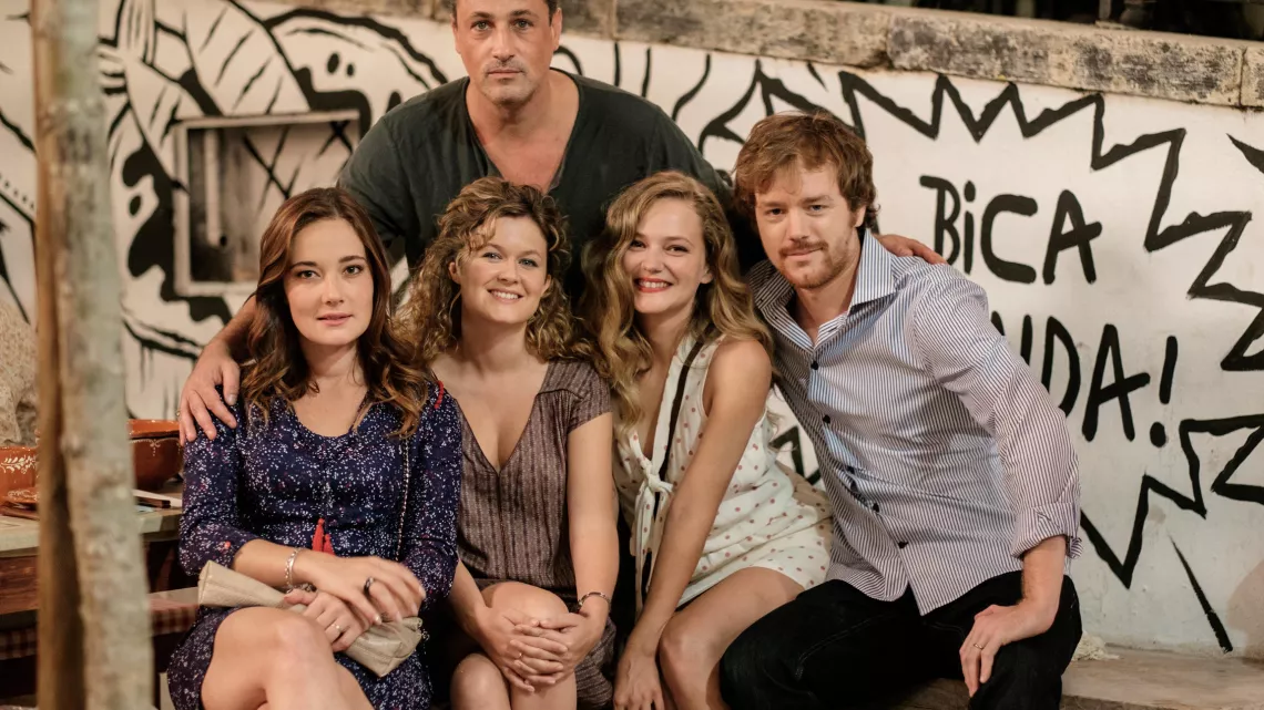 REUNION SEM 46 - UNE FAMILLE FORMIDABLE SAISON 12