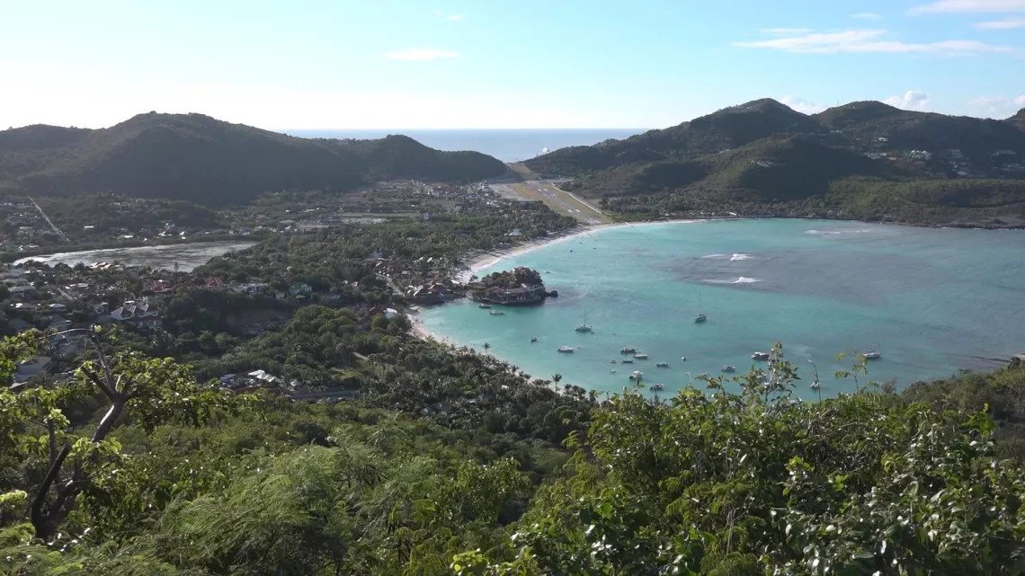 REUNION 1ERE - SEM 06 2017 - PLANÈTE INVESTIGATION : EMBARQUES SAINT-BARTHELEMY L'ILE AUX DEUX VISAGES
