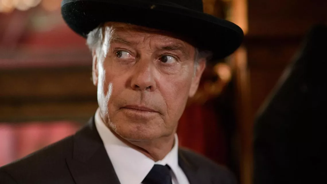  LE CHAPEAU DE MITTERRAND