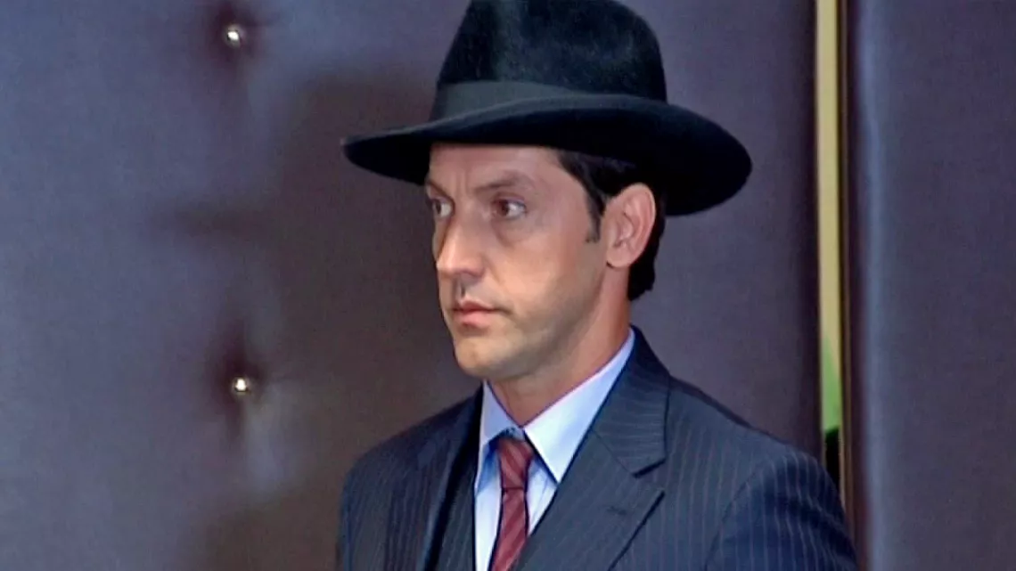  LE CHAPEAU DE MITTERRAND