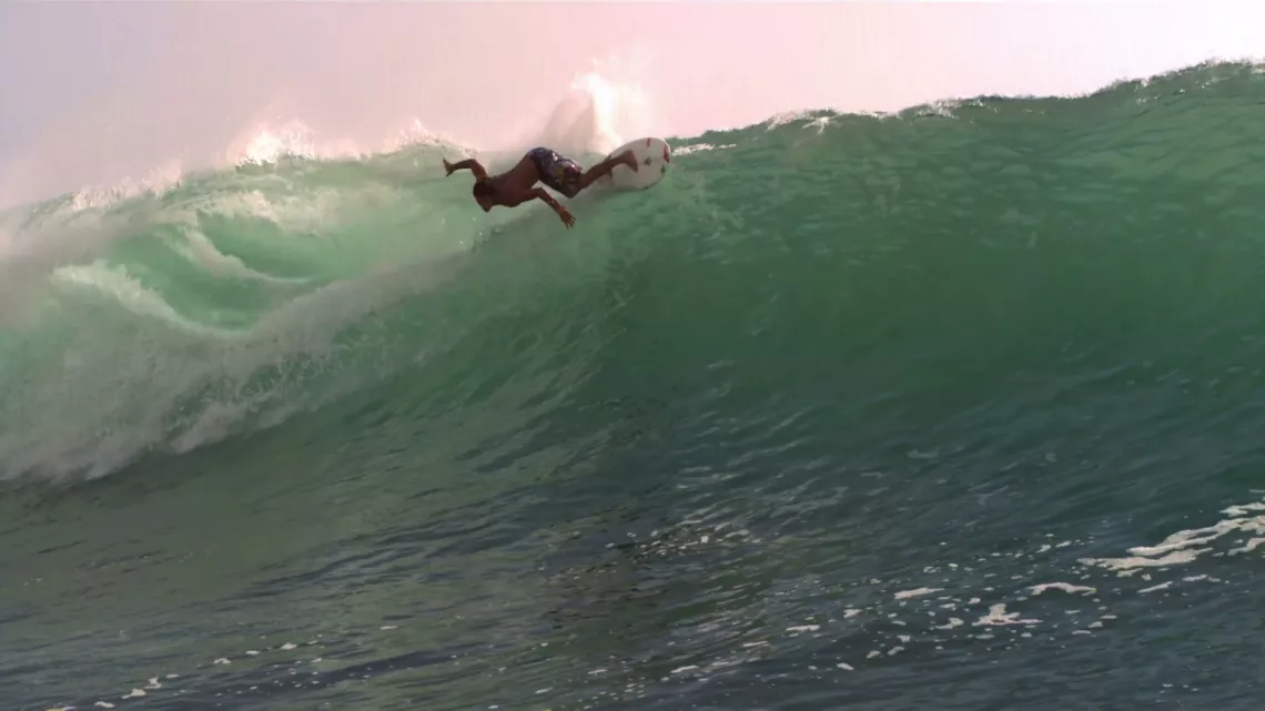 JEREMY FLORES DANSER DANS LES VAGUES 