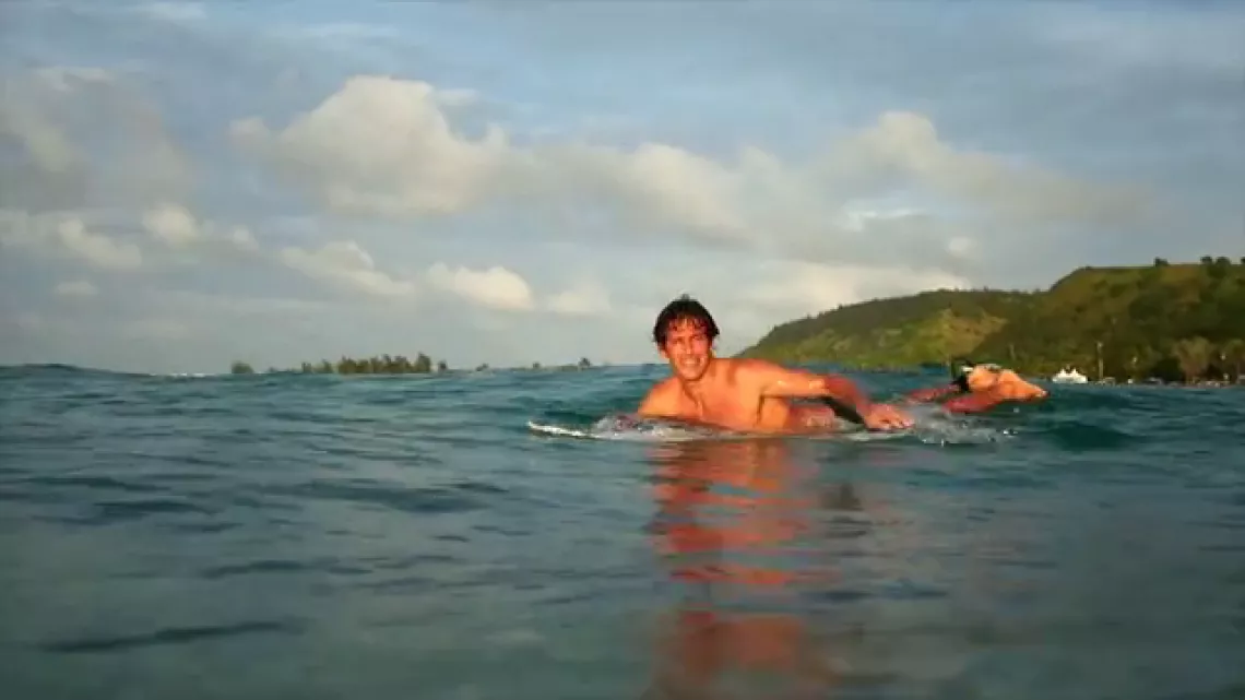 JEREMY FLORES DANSER DANS LES VAGUES