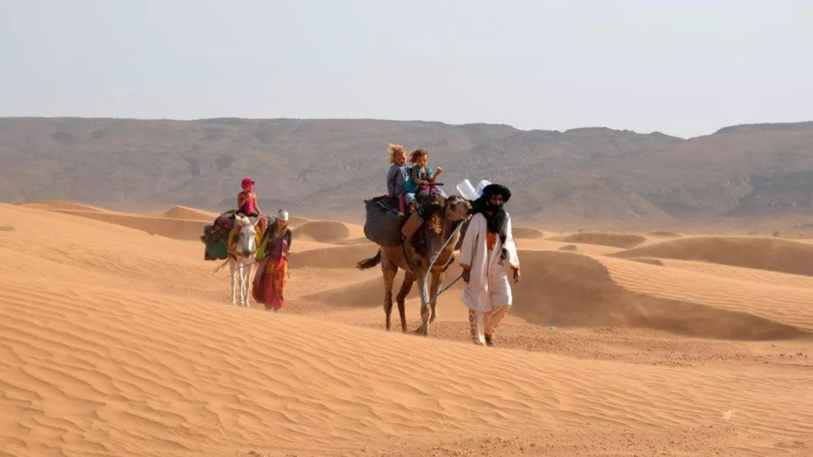 MAMAN, C'EST ENCORE LOIN LE DESERT ?