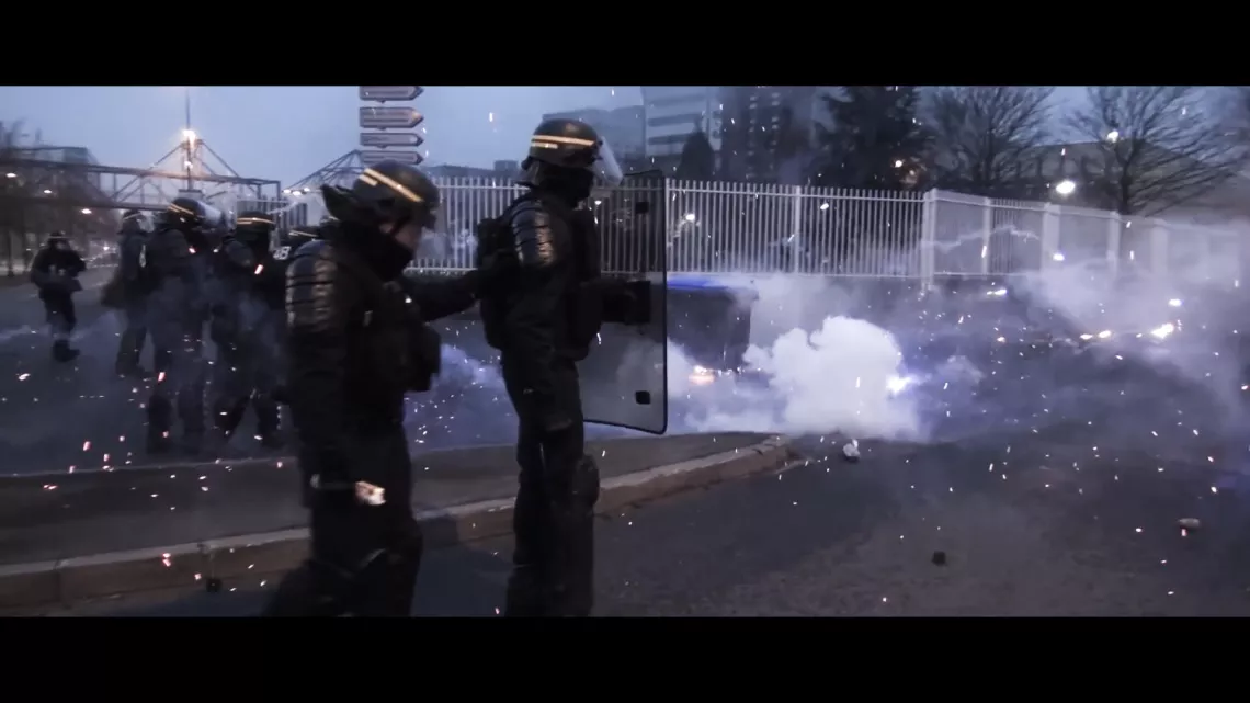 POLICE SUR LE FIL