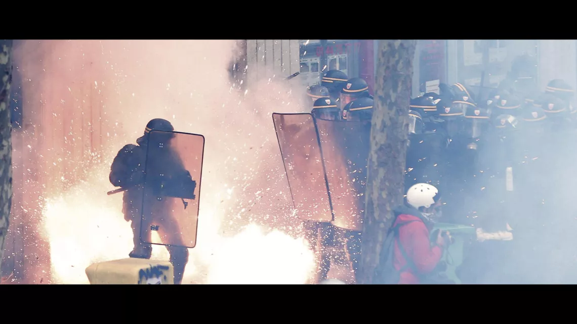 POLICE SUR LE FIL