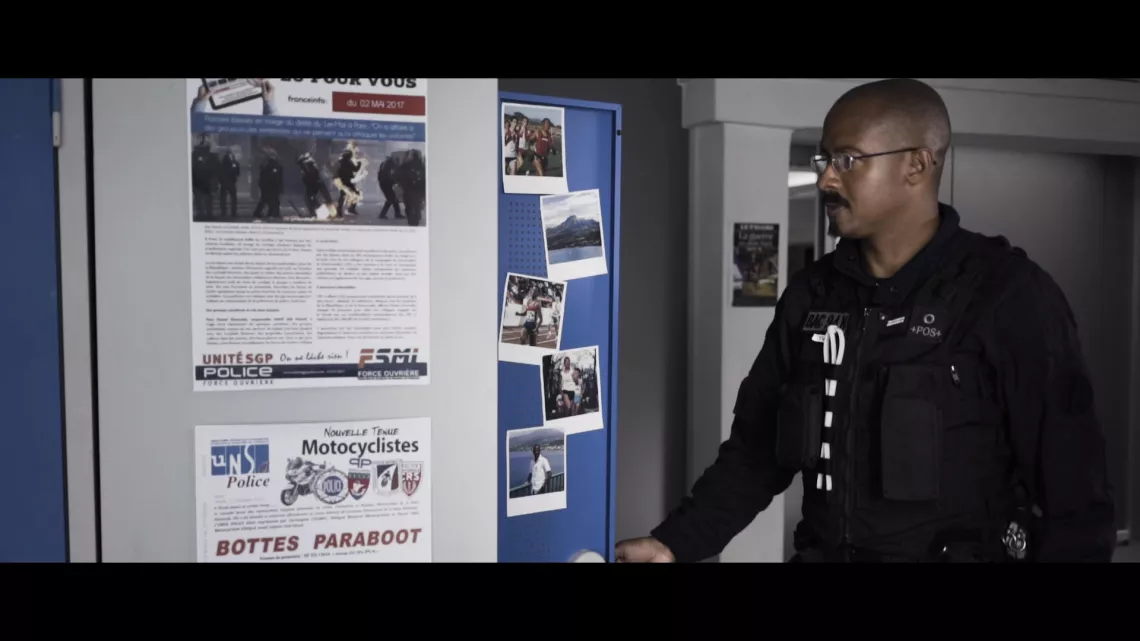 POLICE SUR LE FIL