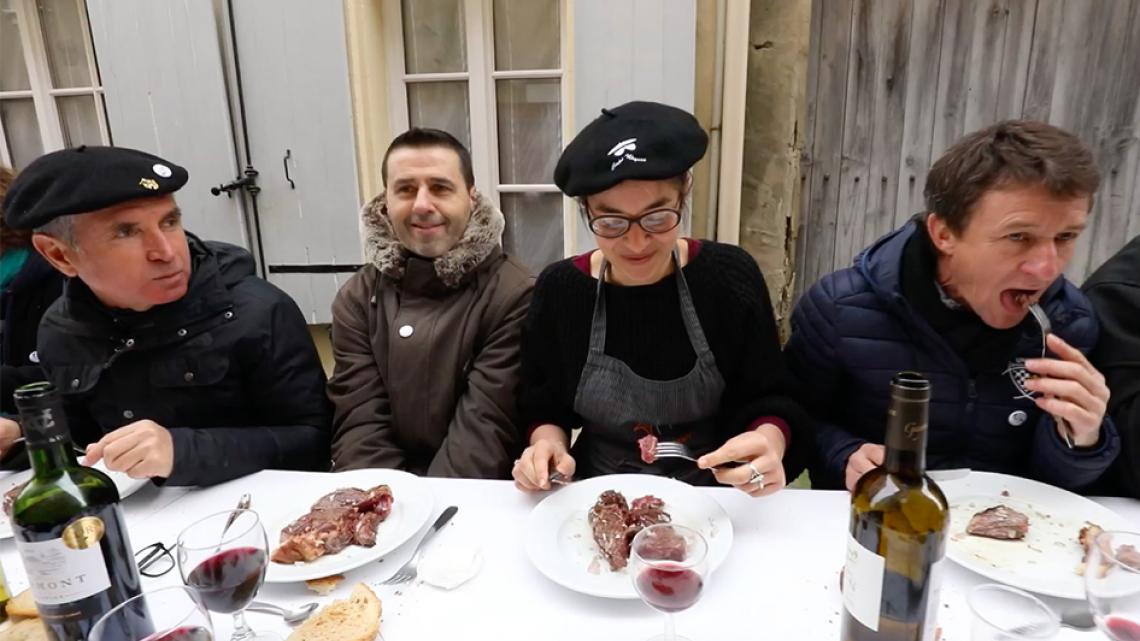 France partage le déjeuner géant dans la rue