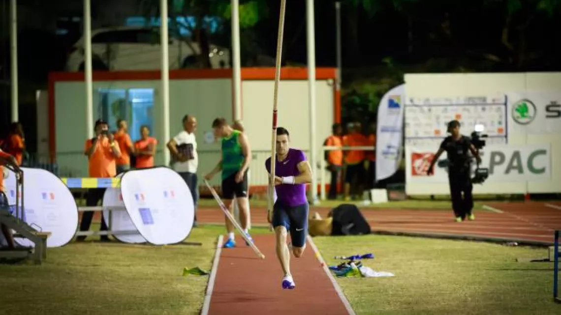 MEETING NATIONAL ATHLETISME EN DIRECT SUR REUNION LA 1ERE
