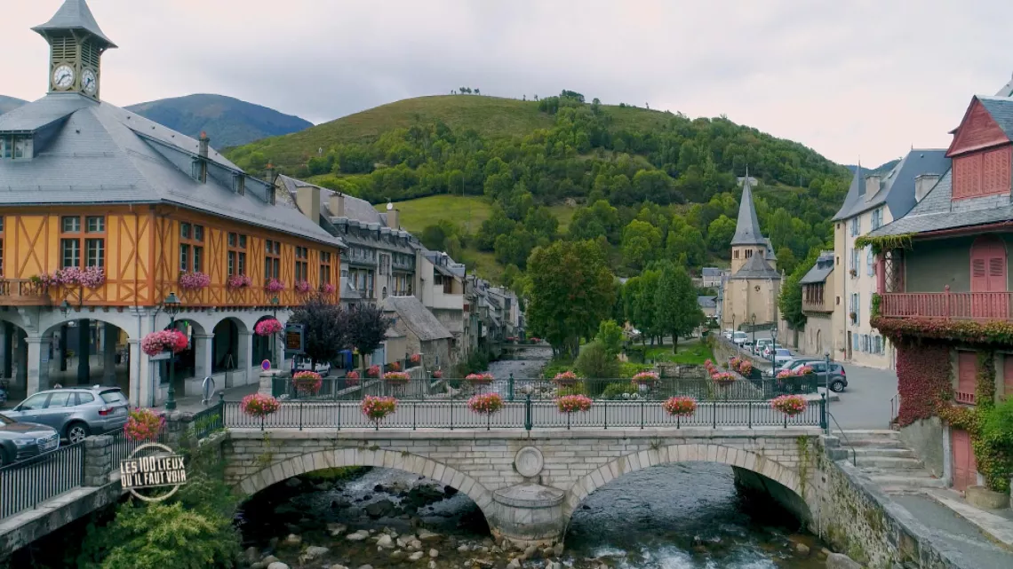 LES CENT LIEUX QU'IL FAUT VOIR