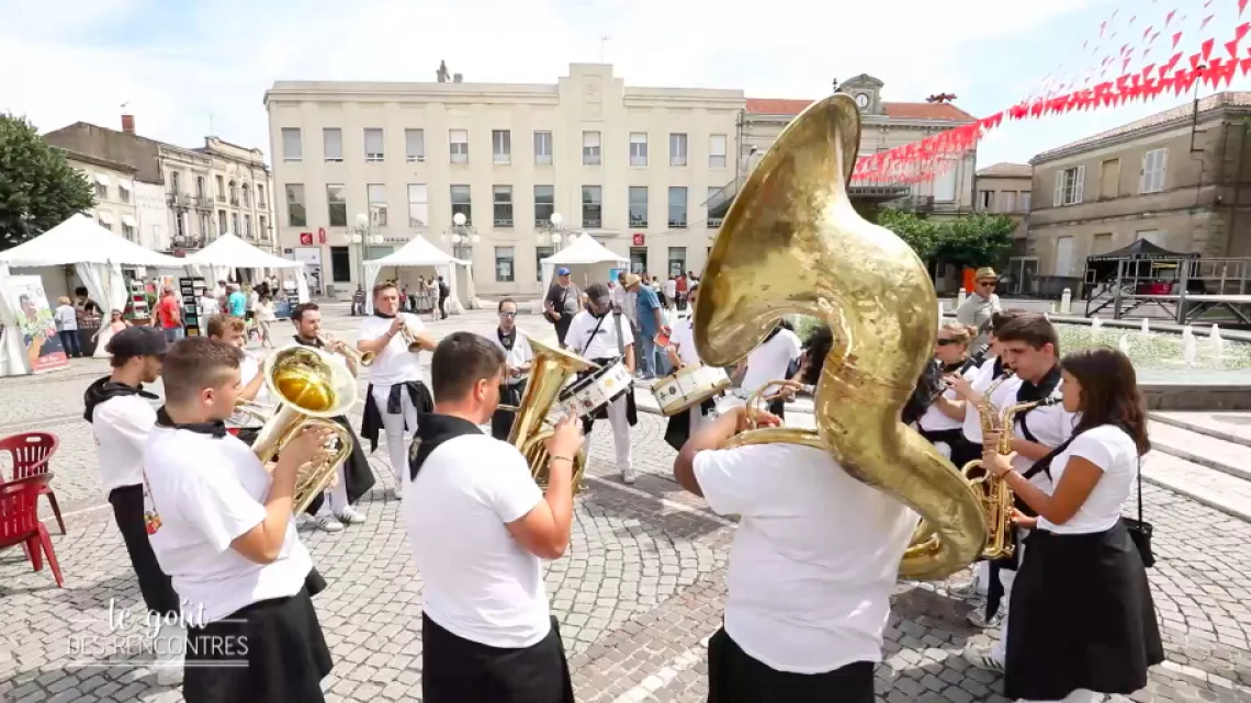 La banda célèbre la fête de la tomate
