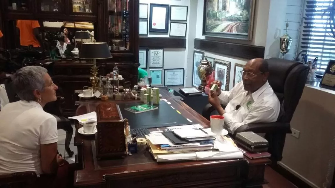Magazine Caraïbes : Professeur Henry Lowe