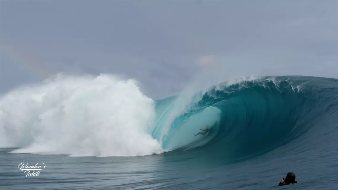Les monstres liquides Nazaré et Cloud break