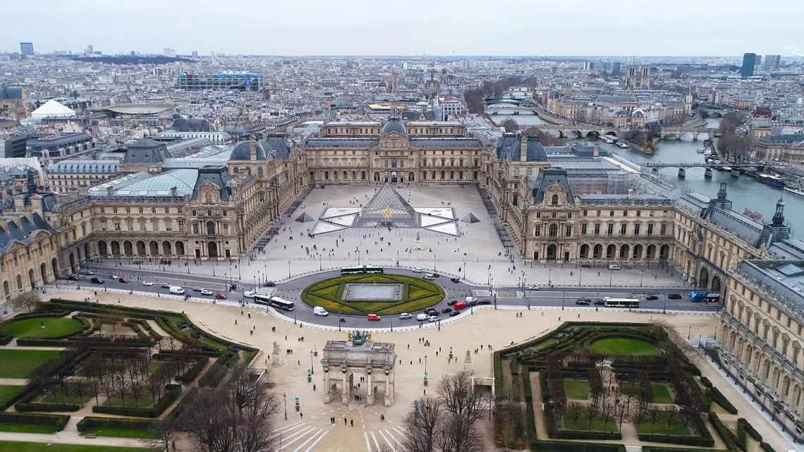 DES RACINES ET DES AILES : La Pyramide du Louvre fête ses 30 ans !