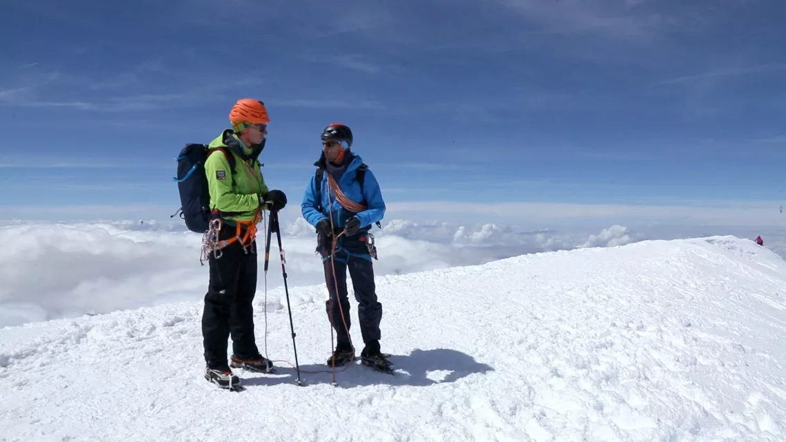 LES CONQUÉRANTS DES SOMMETS