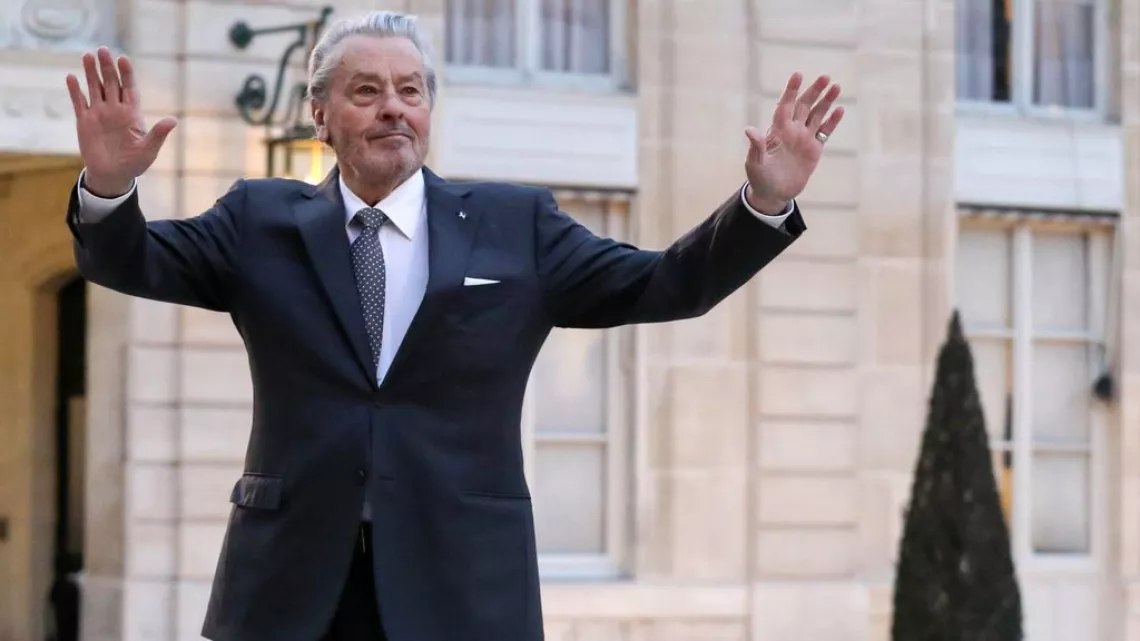 « ALAIN DELON, LA SOLITUDE D'UN FAUVE »
