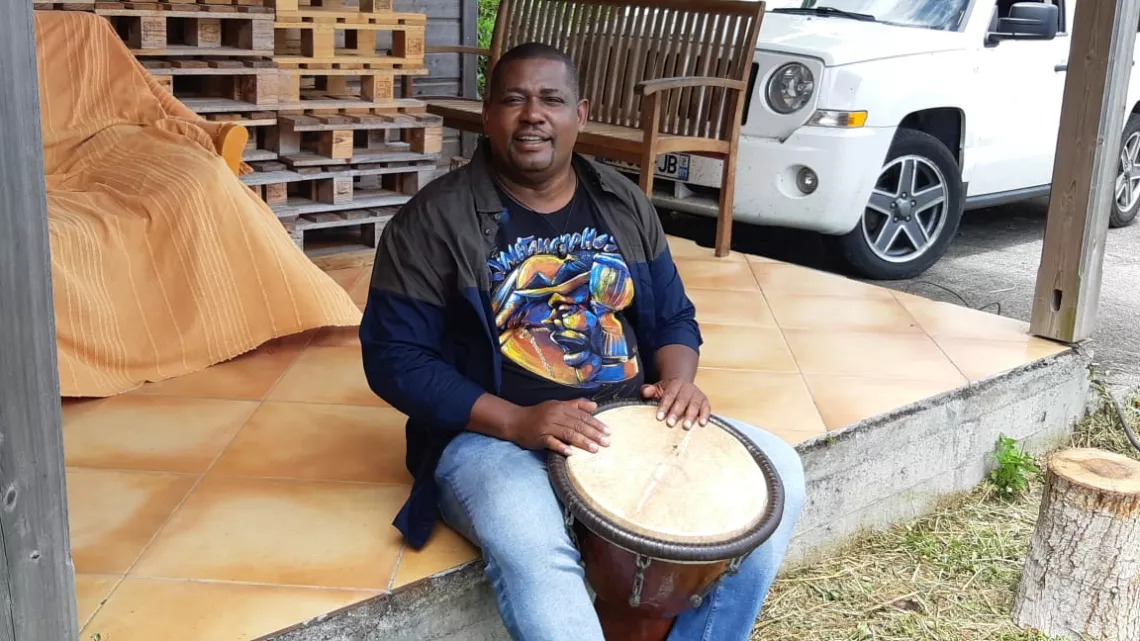Wosan Monsa joue du Ka
