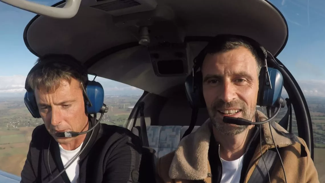 Nicolas Auger, chef pilote et instructeur et Vincent Chatelain dans les airs