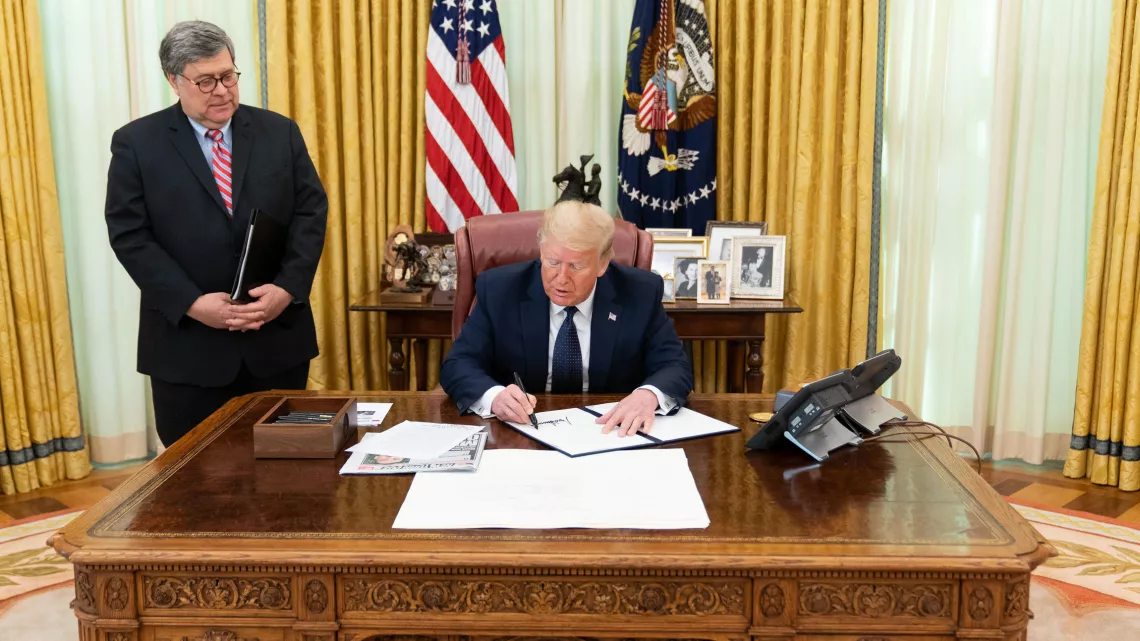 TRUMP FACE AU FBI