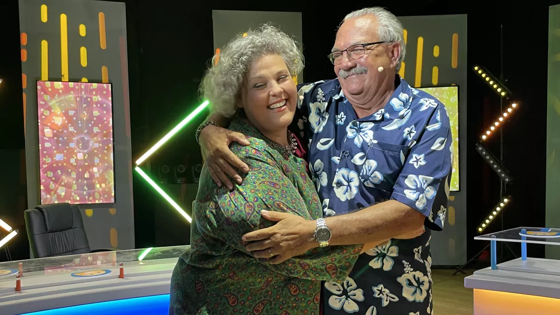 Vendredi 21 avril 2023, qui sont les 2 invités de Mikaël Lauret ?  Deux personnalités plébiscitées par les Réunionnais(es) :   Marion Marimoutou, l’ambassadrice de notre île originaire de Saint-André et âgée de 18 ans, a été élue Miss Réunion 2022 le 27 août dernier. Entre shooting et évènements divers, notre pétillante et déterminée reine de beauté s’est prêtée au jeu des questions réponses de Cari sou d’ri. Gilles Malet a fait ses adieux 18 janvier 2020 au petit écran de Réunion la 1ère     pour une retra