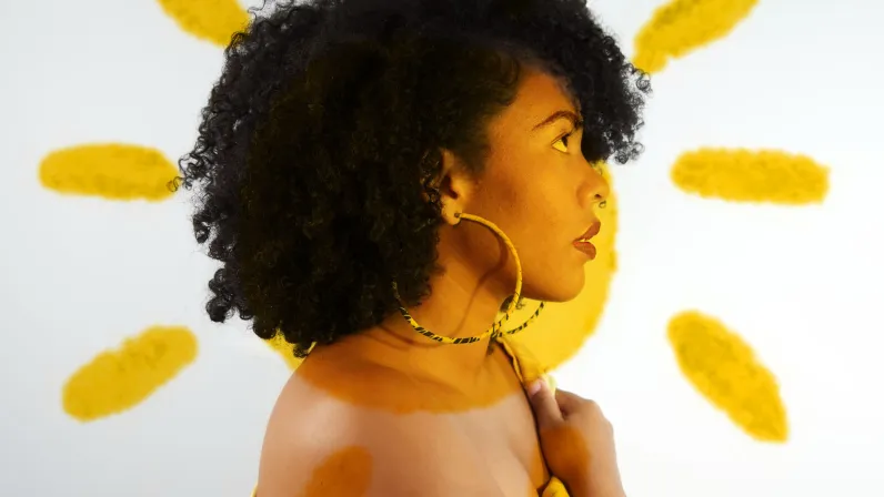 Zétwal : Rencontre avec Léa Noël pour la Saint-Valentin À l’occasion de la Saint-Valentin, l'émission Zétwal s'illumine en accueillant une figure montante de la scène réunionnaise : Léa Noël. Dans le cadre chaleureux de ce rendez-vous musical, l'artiste se livre à Yaëlle Trulès pour un moment de partage authentique, mêlant confidences et performance live.