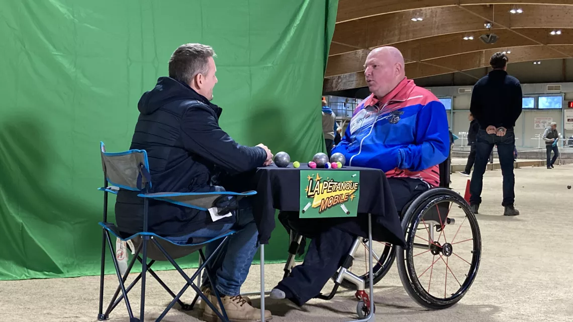 La tête à l'endroit spéciale Pétanque