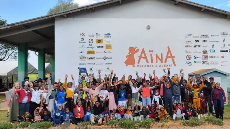 Le mercredi 3 juin en prime time, la case documentaire Archipels sur Réunion la 1ère vous propose une immersion poignante de 52 minutes au cœur de l'engagement humanitaire. Réalisé par Estelle Jomaron-Galabert (Bis répétita), « Madame Nataly » dresse le portrait sensible, inspirant et sans fard d’une femme qui a choisi de faire de la résilience son combat quotidien entre La Réunion et Madagascar