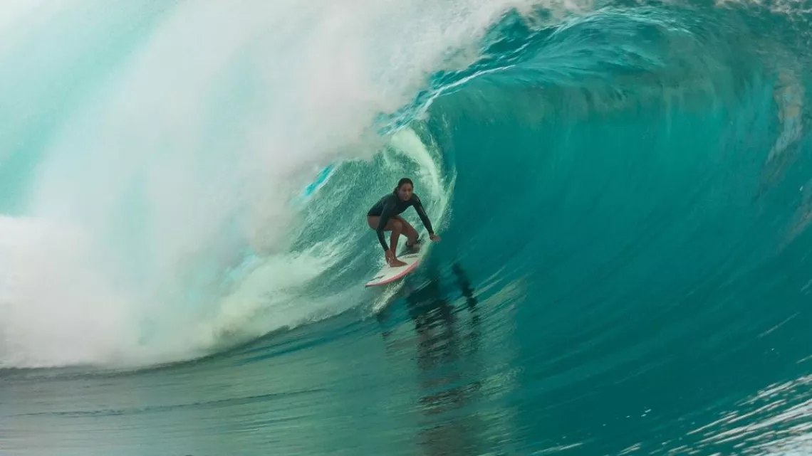Vahine Fierro à Teahupo'o