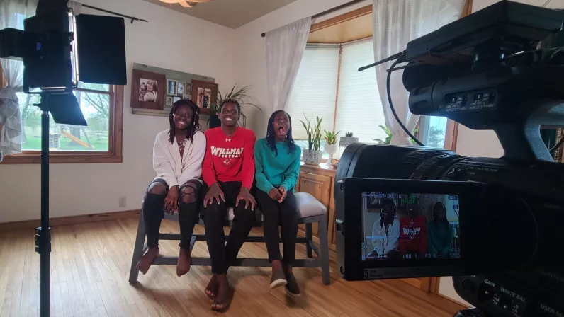 Caraïbes, le mensuel : enfants haïtiens adoptés après le tremblement de terre de 2010