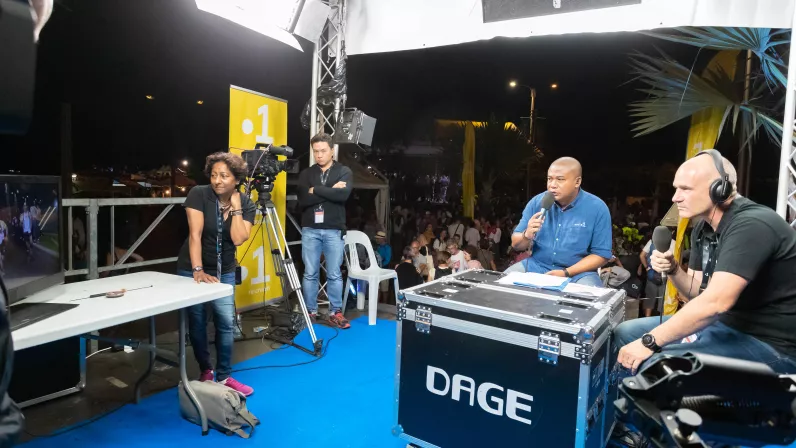 Grand raid 2024 #Direct @Reunionla1ere – Télé –radio – la1ere.fr   Une manifestation et un défi sportif hors du commun à vivre en direct sur Réunion la 1ère Du 17 au 18 octobre 2024, Réunion la 1ère va vibrer au rythme DE L’ENERGIE DU GRAND RAID Le rendez-vous incontournable des passionnés de l’Ultra-Trail et des amoureux de notre île. C’est le dépassement de soi qui sublime ce sport à l’état brut !   Pour assurer une couverture optimale des 5 courses de cette 32ème édition, •	La Diagonale des Fous, 175 km 