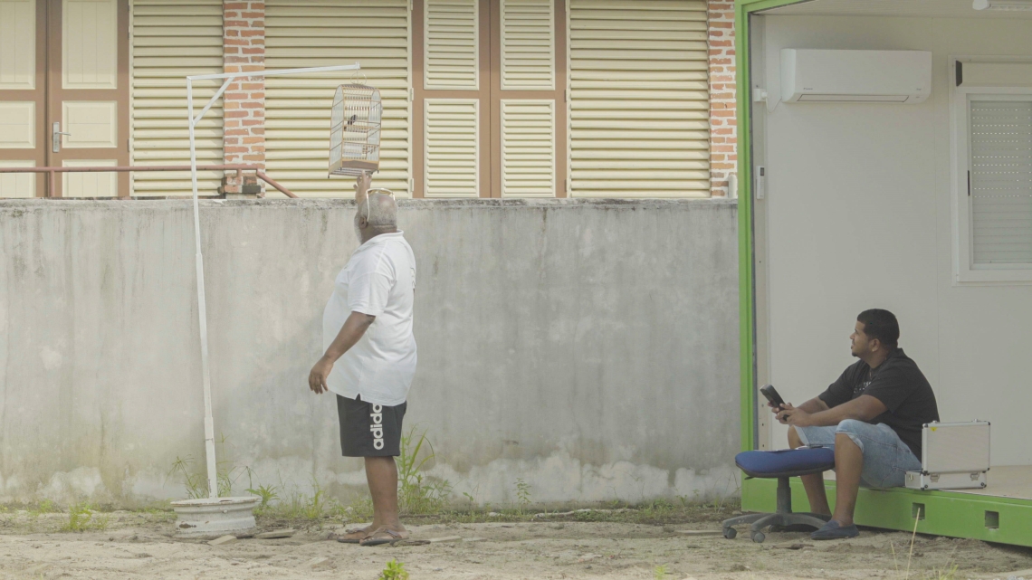 L’oiseau qui chante à l’oreille des hommes ©Paramonti Productions