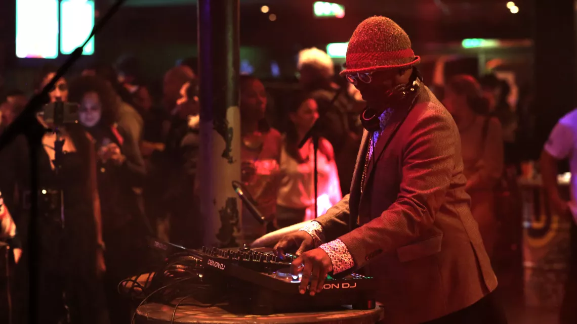 Dj Motsek