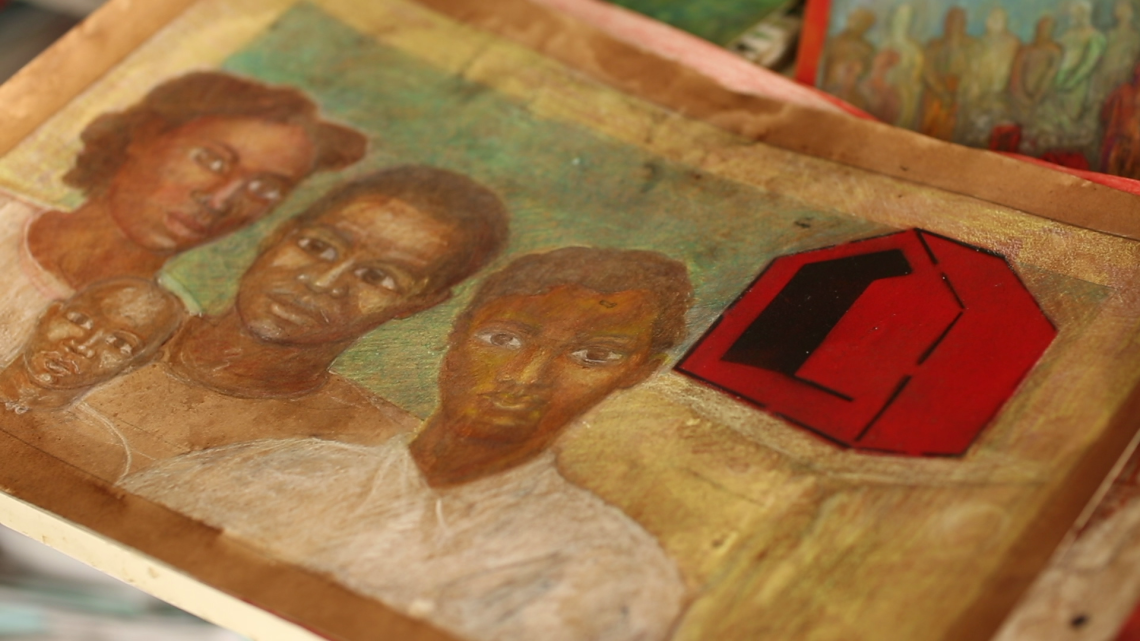 ce documentaire ART-KREOLOZIT explore les thèmes fondamentaux qu’a voulu mettre en lumière son homonyme Wilhiam ZITTE.  Des thèmes qui ont questionné l’esclavage, le marronnage, la langue et le statut identitaire du noir. De sa représentation injustement dissociée de la beauté que l’artiste a rétabli par un fort travail de portraits intitulé « TET KAF » qui a prôné fier et fort « KAF LÉ JOLI ». 