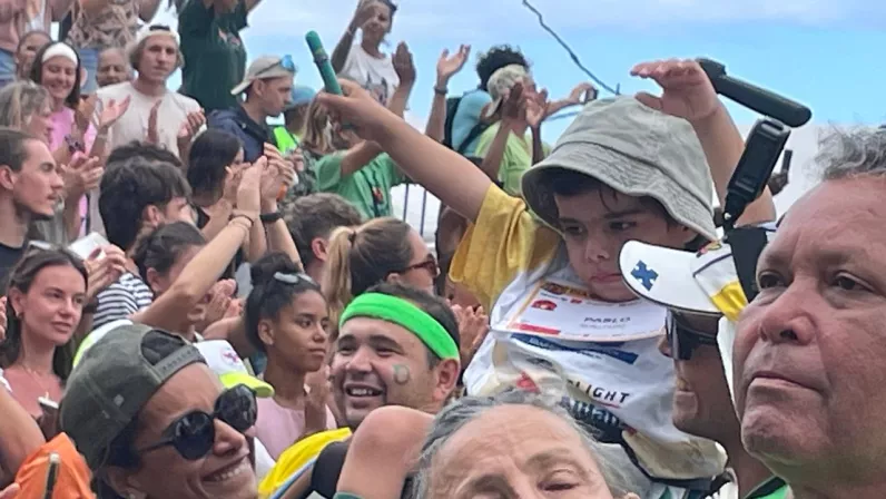 C’est sans doute la course qui suscite le plus d’émotion lors du Grand Raid. Chaque année, des porteurs de handicap participent à l’aventure grâce aux joélettes, ces fauteuils roulants tout-terrain conçus pour la randonnée. 