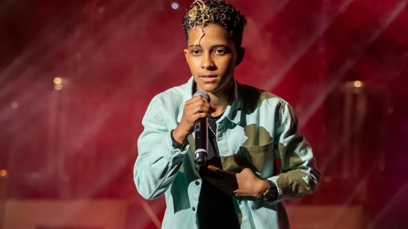 Une Affiche exceptionnelle pour un spectacle sensationnel !   Afin de toujours faire rêver encore plus d’enfants issus de familles modestes, l’Association 1000 Sourires, présidée par Ibrahim Ingar, avait organisé sa 3e soirée caritative pour une levée de fonds au Téat Plein Air de Saint-Gilles, le samedi 24 septembre dernier avec le soutien des humoristes Marie-Alice Sinaman et Thierry Jardinot, marraine officielle  et parrain historique de l’association