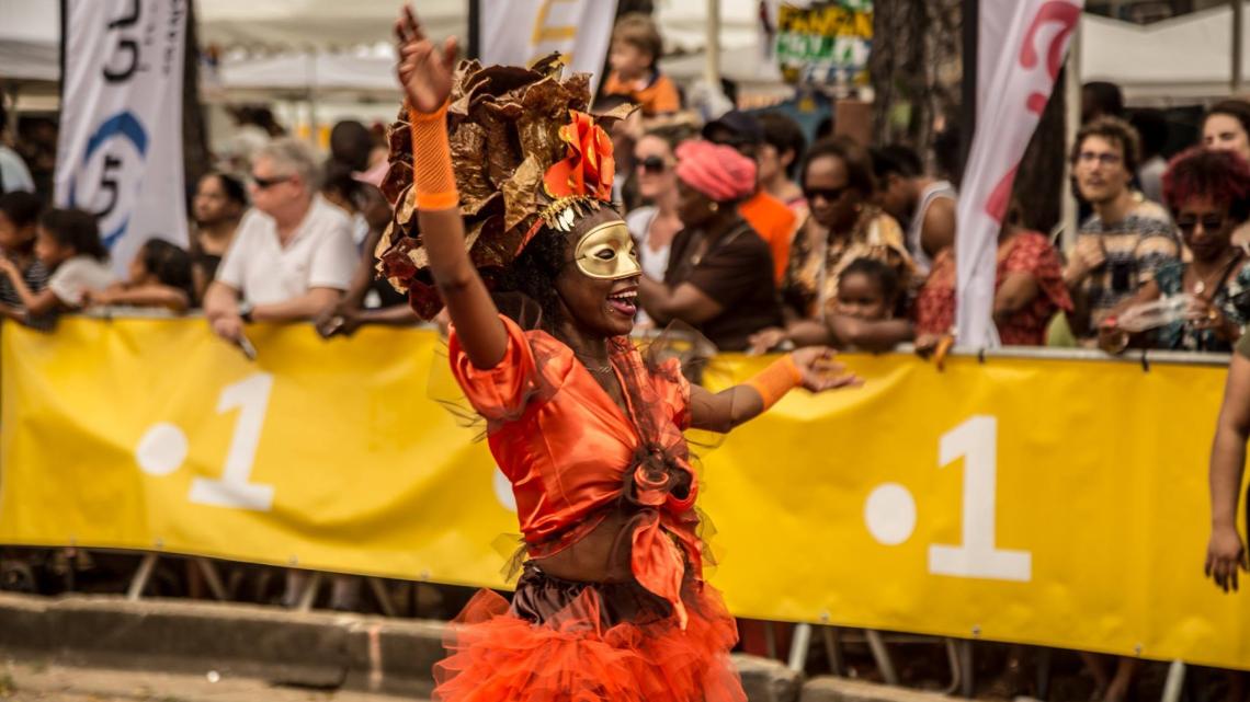 Photo d'une femme au carnaval de Guyane
