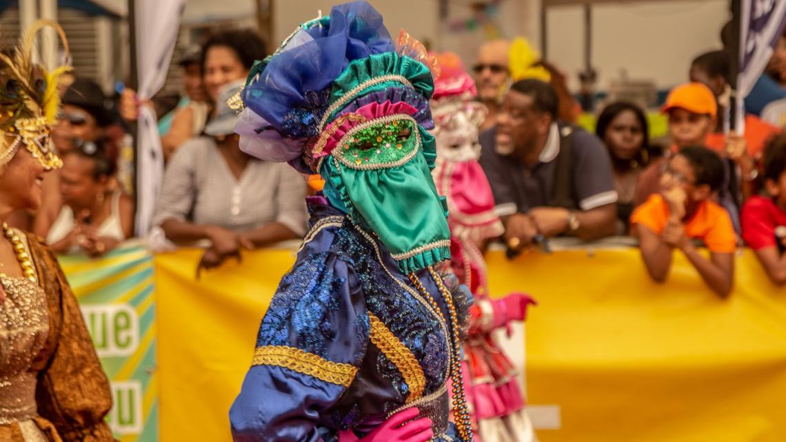 Photo d'une personne déguisée au carnaval de Guyane