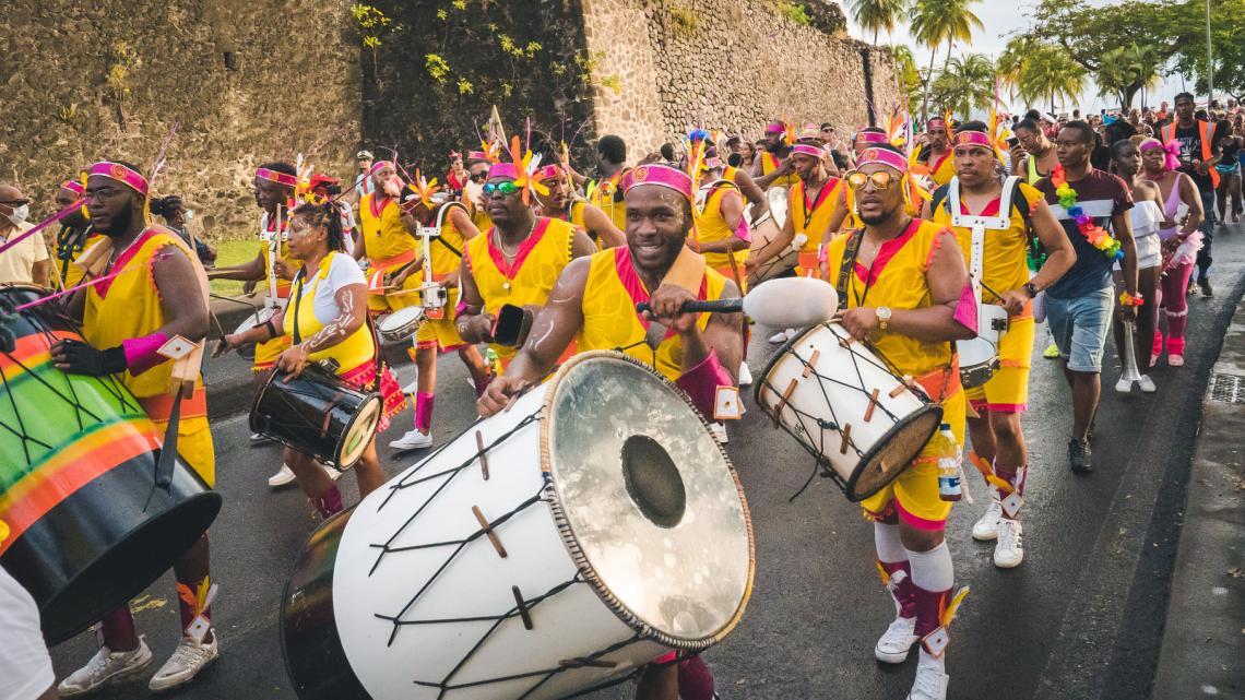 Photo d'un groupe de musiciens au carnaval de Martinique