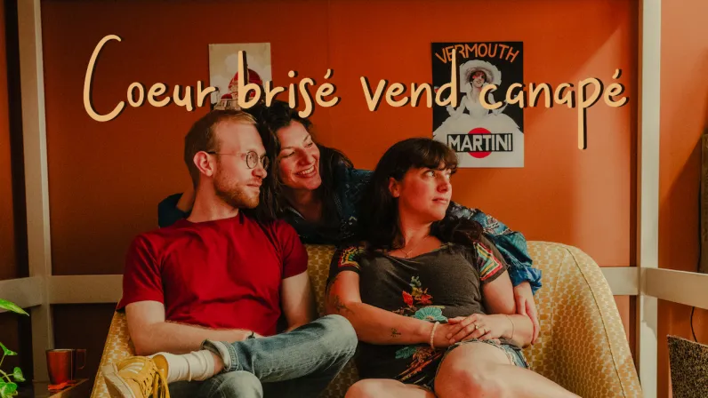 Cœur brisé vend canapé