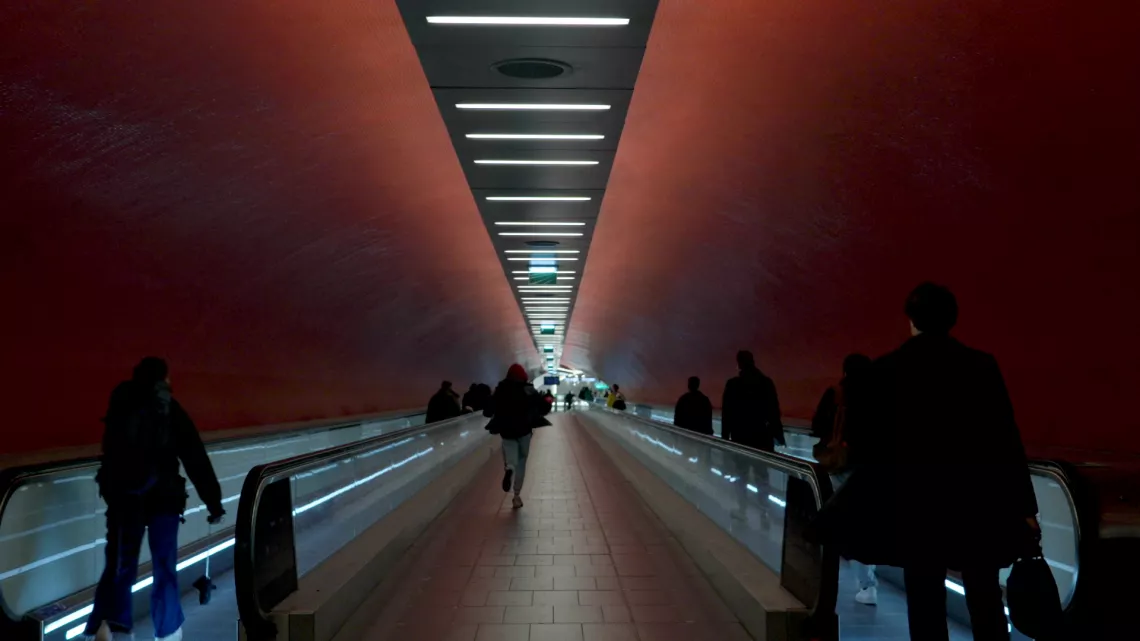 Couloir du métro parisien après le travail