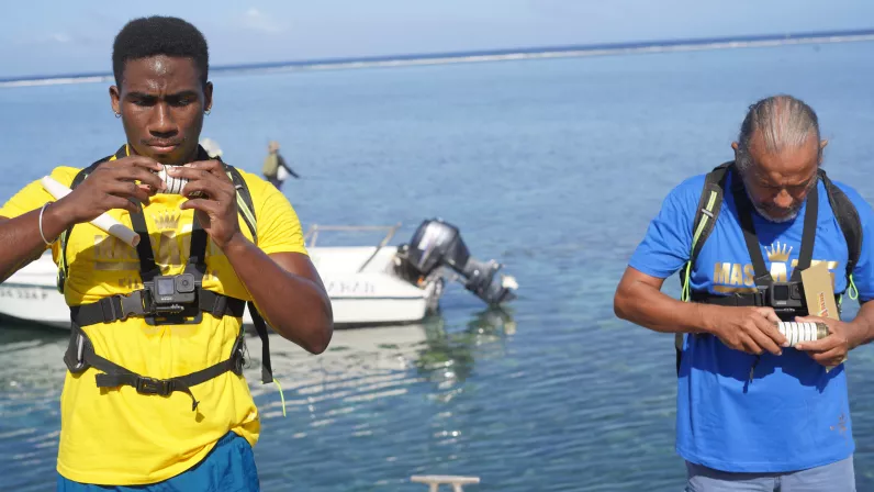 MASCARENA, L’ILE INTENSE Le 1er jeu d’aventure 100% réunionnais 3 candidats, 1 gagnant 1 objectif, venir en aide à des associations caritatives  1 décor naturel, l’Ile Intense  Chaque émission se déroulera dans une commune différente de l’île, emmenée par le Game Master, Tony Boyer