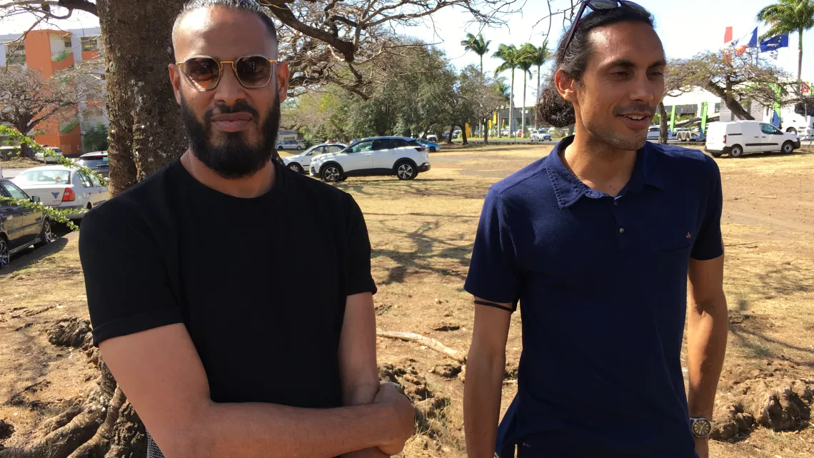 In ti mot su la Semaine Créole sur Réunion 1ère   Cette semaine, Claudio a rencontré bann Sobatker, bann Zarboutans la langue créole.  Il nous a concocté un voyage à travers un mayage nout’ kozé, nout’ l’écrit, de Saint-Denis à Matouta en passant par Grand Bois.