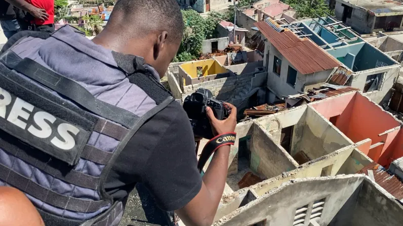 Caraïbes, le mensuel : Journaliste, métier à haut risque en Haïti