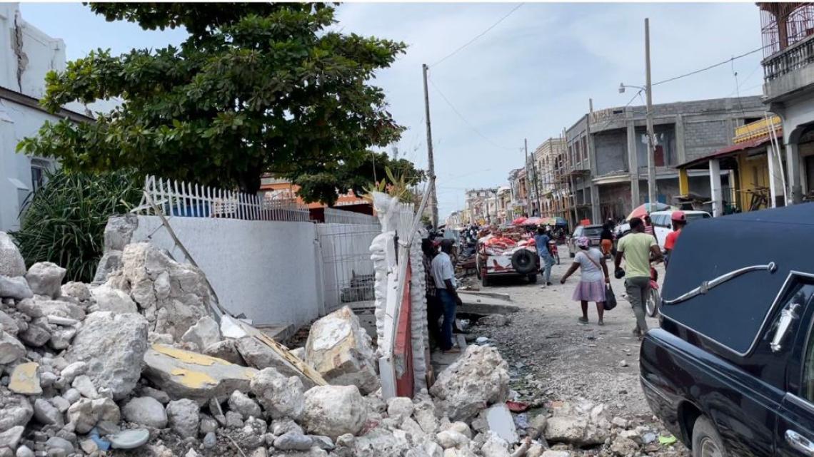 Caraïbes, le mensuel : Séisme dans la ville des Cayes en Haïti
