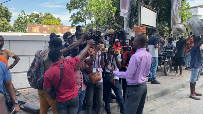 Caraïbes, le mensuel : Journaliste, métier à haut risque en Haïti